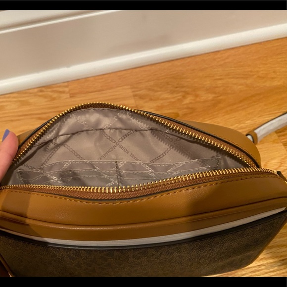 MICHAEL Michael Kors Signature Jet Set Charm Large East West Camera Crossbody - Picture 6 of 7